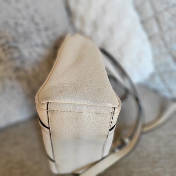Marc Jacobs Pebbled Leather The Tag Crossbody Bag Off White Magnetic Closure - Picture 8 of 15